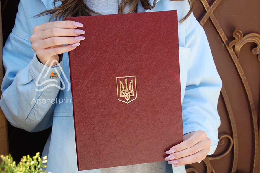 Обложка красная для вручения, с гербом