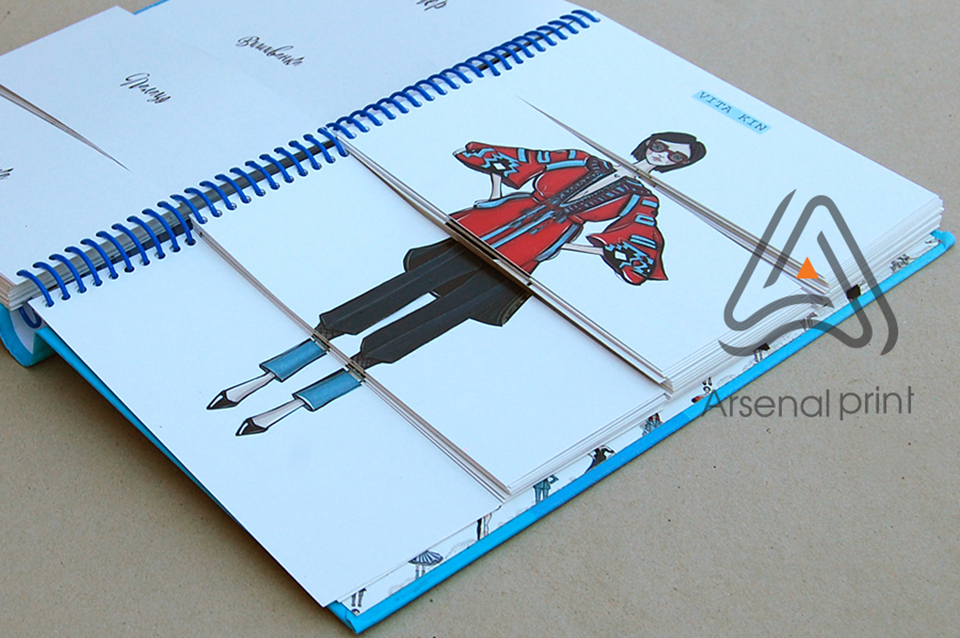 Блокнот з пластиковою пружиною