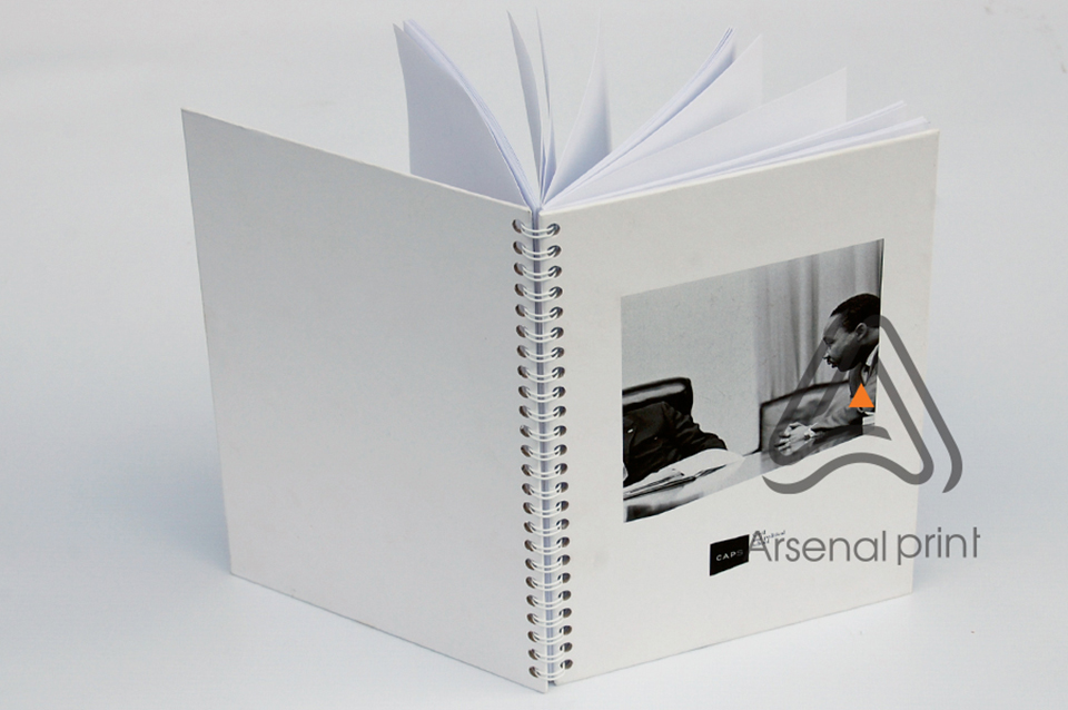 Блокнот в твердій оправі - скріплення на пружині