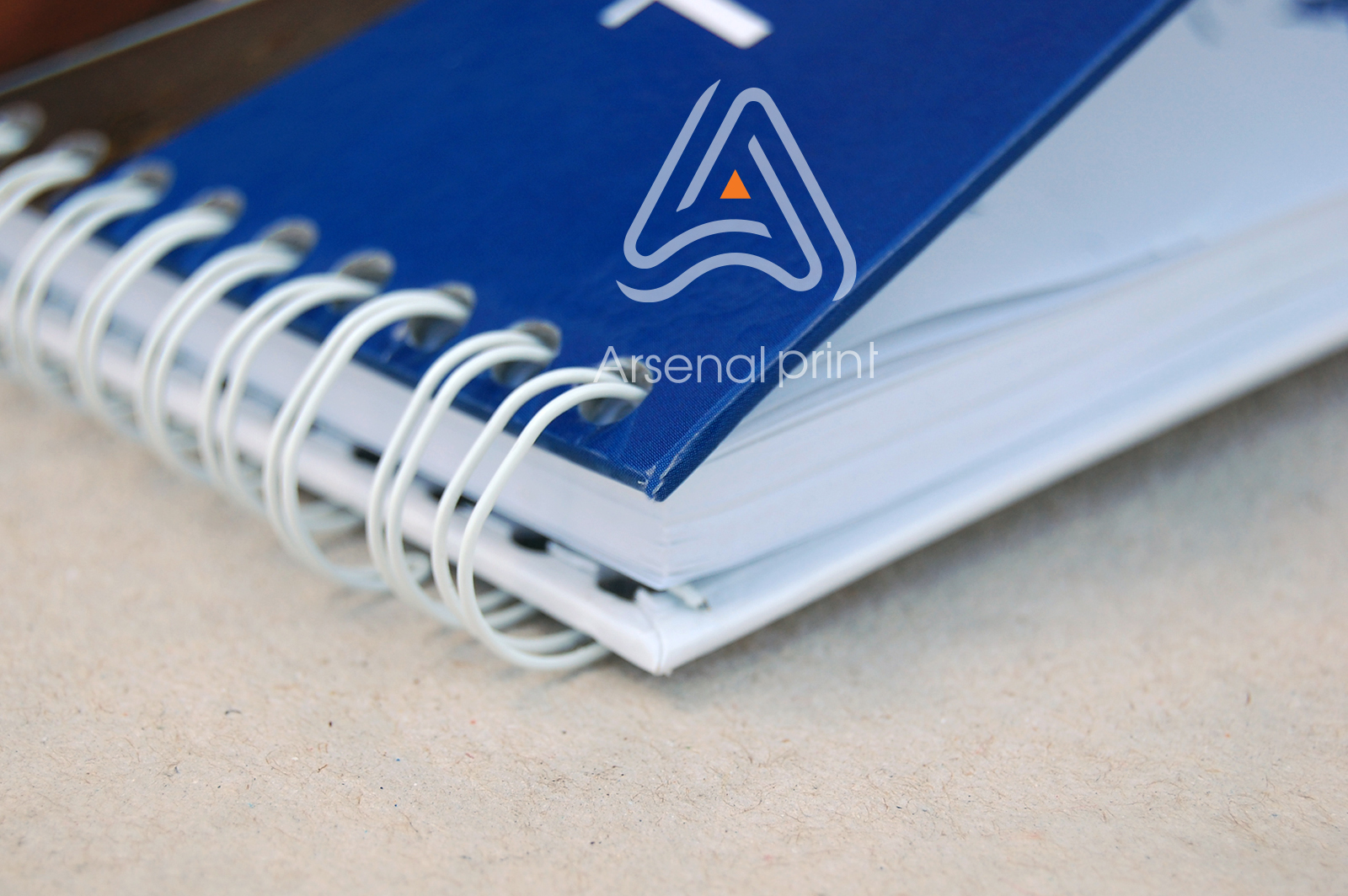 tverdiy-pereplet-bloknotov