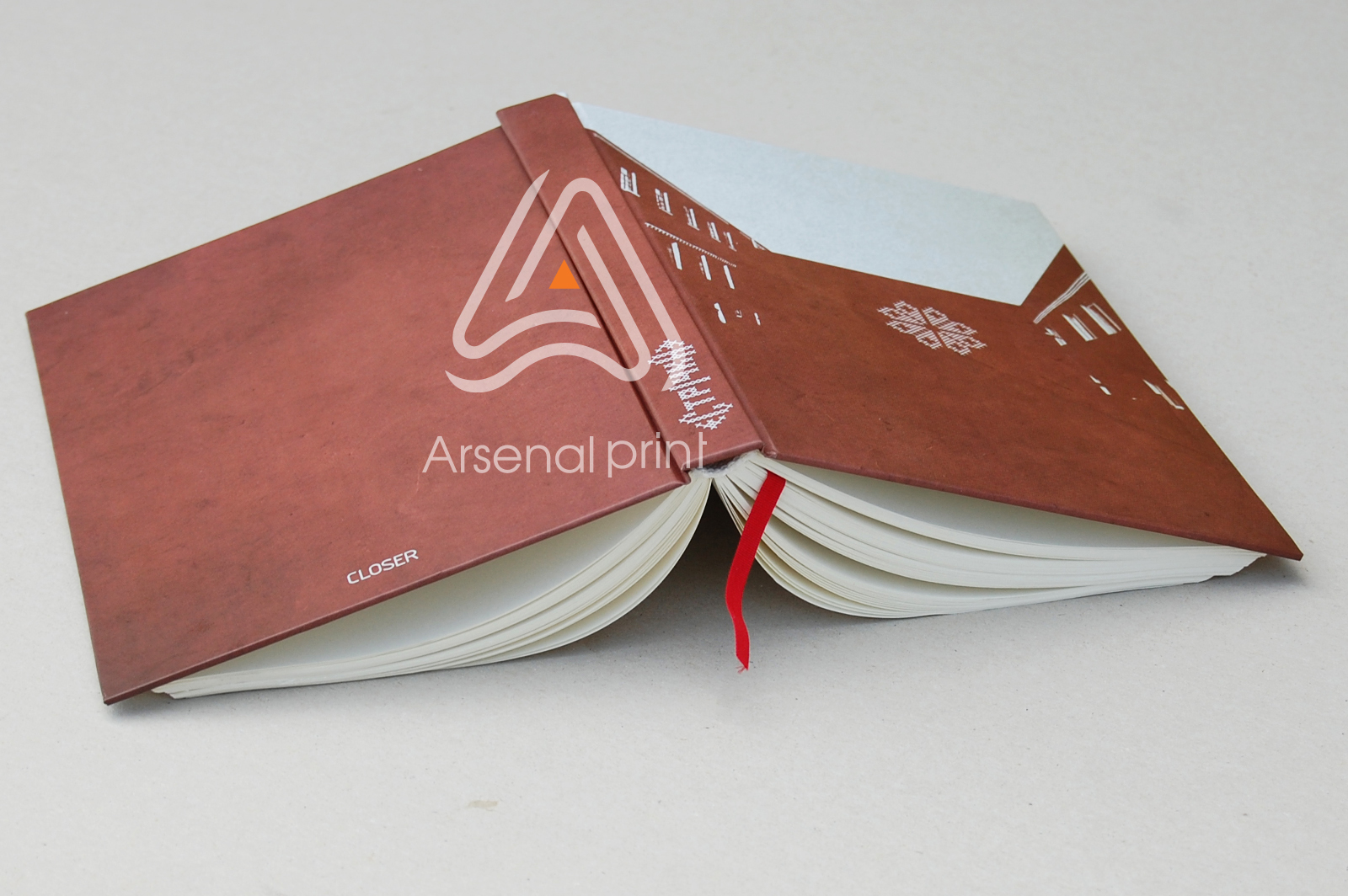 zakazat bloknot tverdiy pereplet