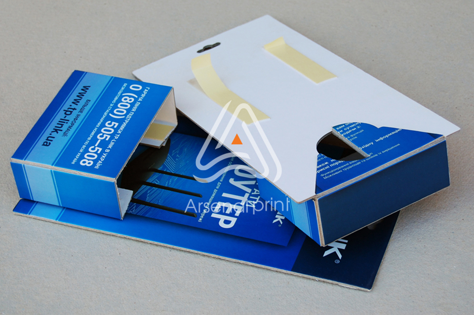 Підставка з кашированого картону для листівок