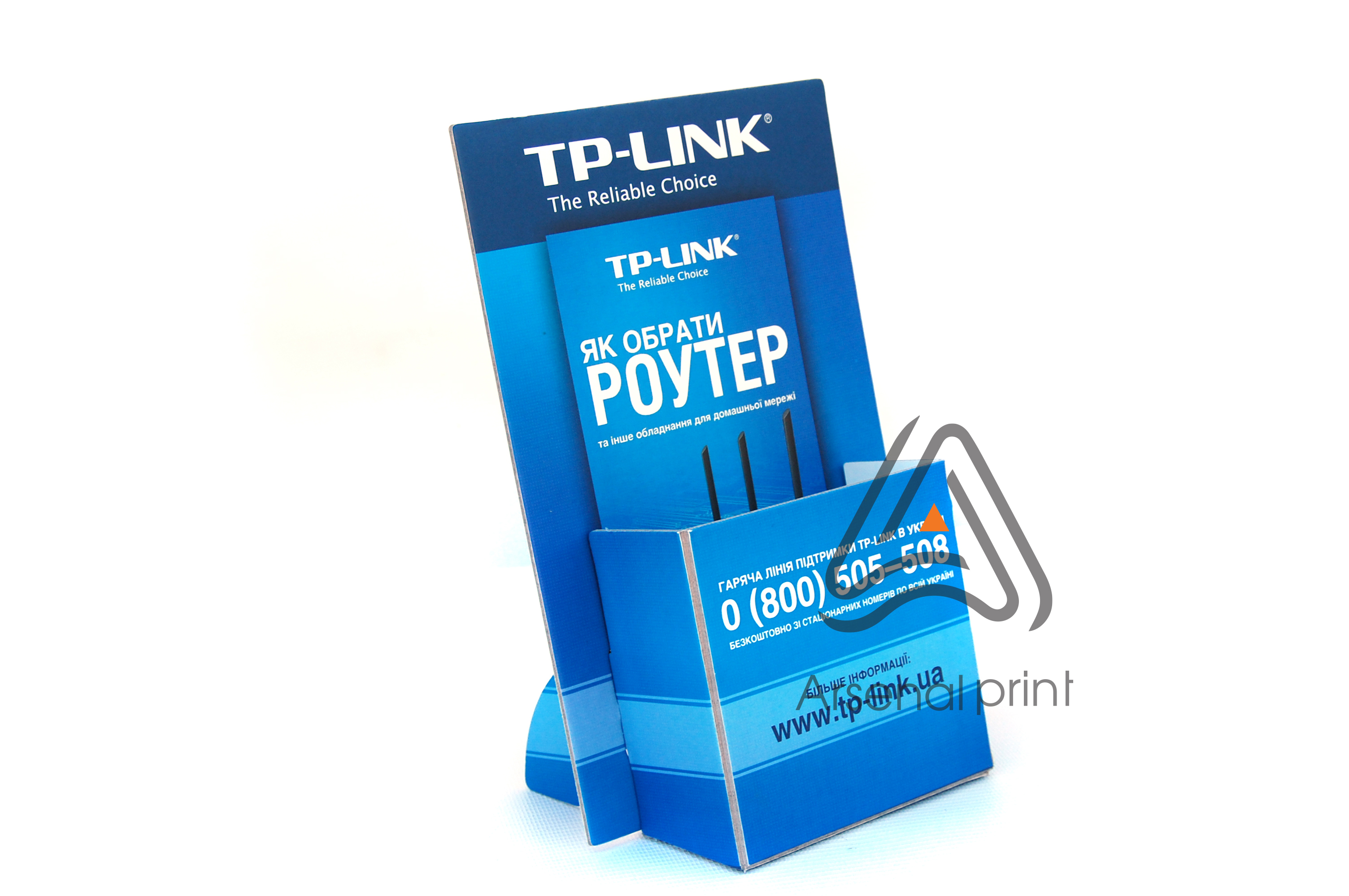 kartonniy dispenser bukletnitsa