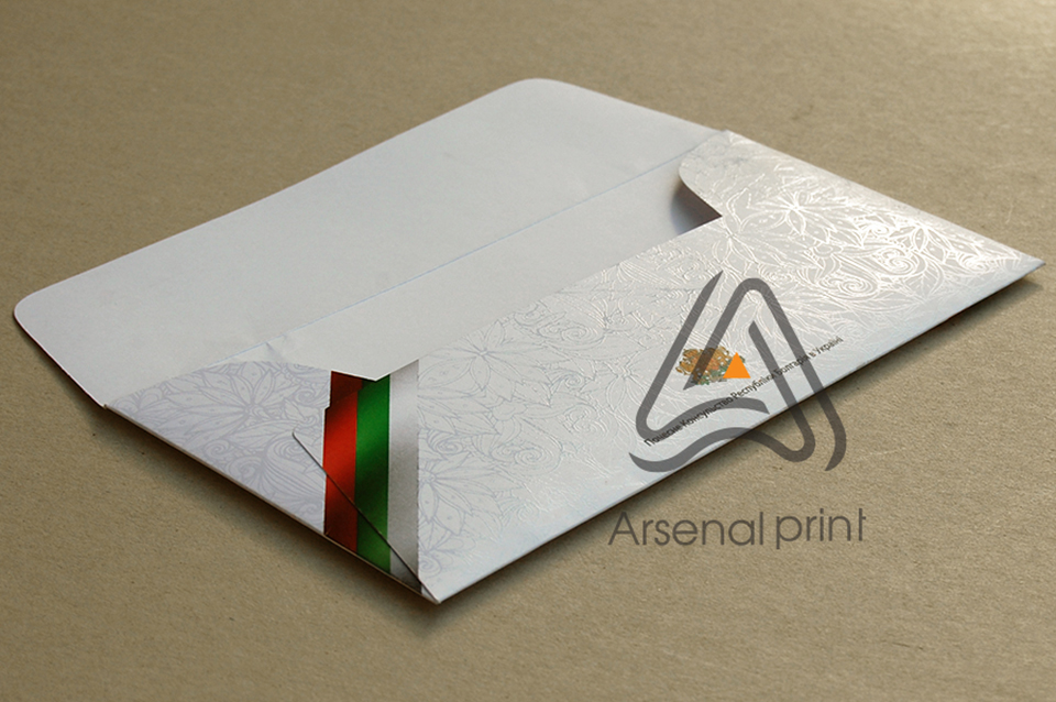 Лакування конвертів