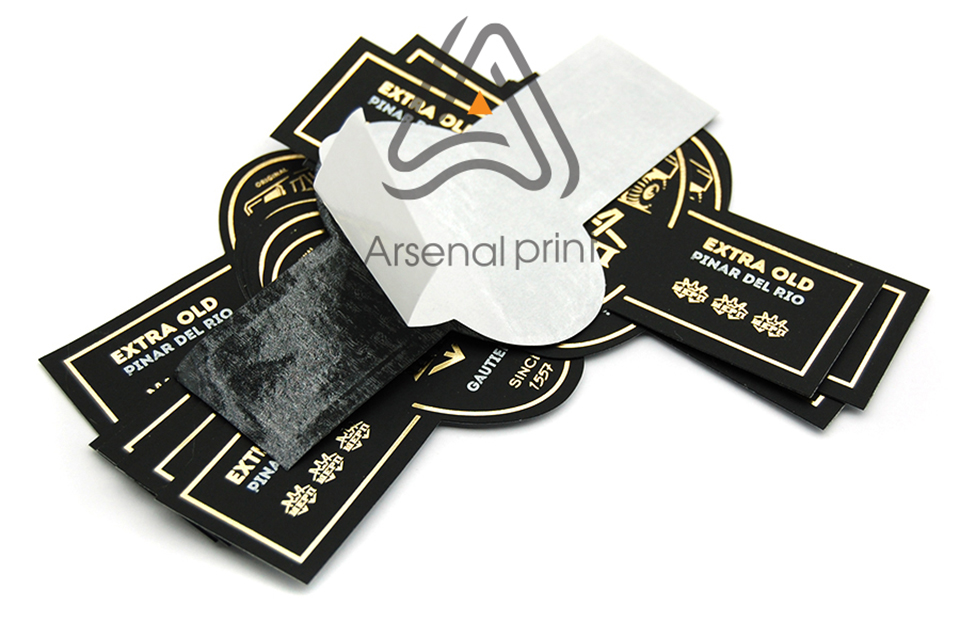 Друк наліпок на дизайнерському картоні і папері