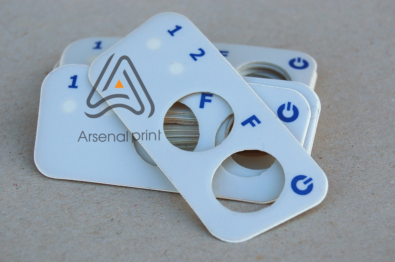 plastikoviye nakleyki print