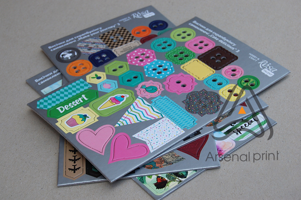 Товсті наліпки на картоні