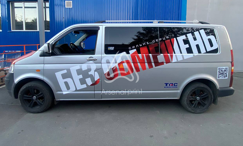 Замовити поклейку лого на авто