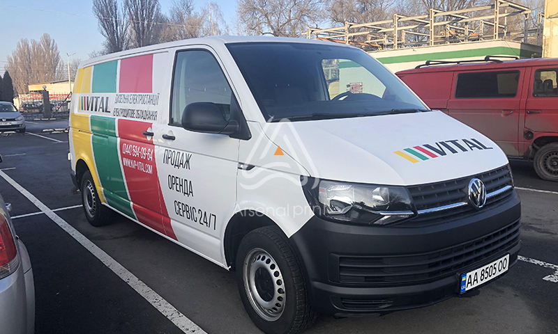 Оклейка автомобіля логотипами