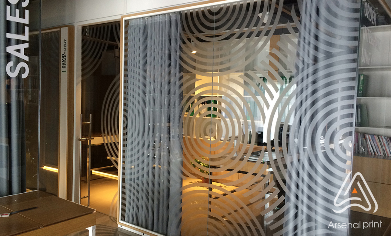 поклейка офісних перегородок