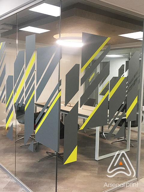 Пойклейка скла офісів