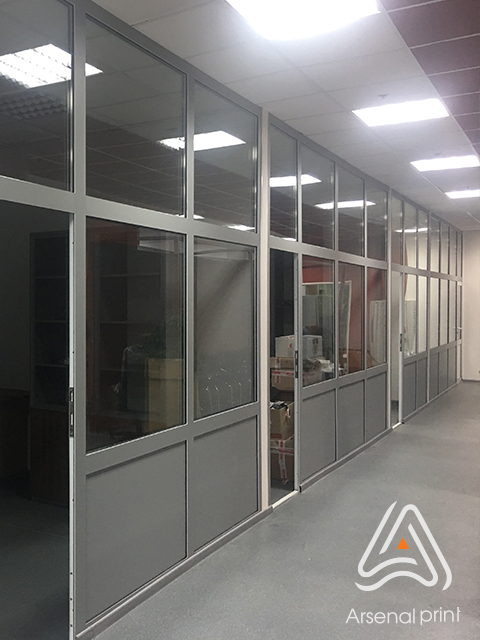 Оклейка офісних перегородок