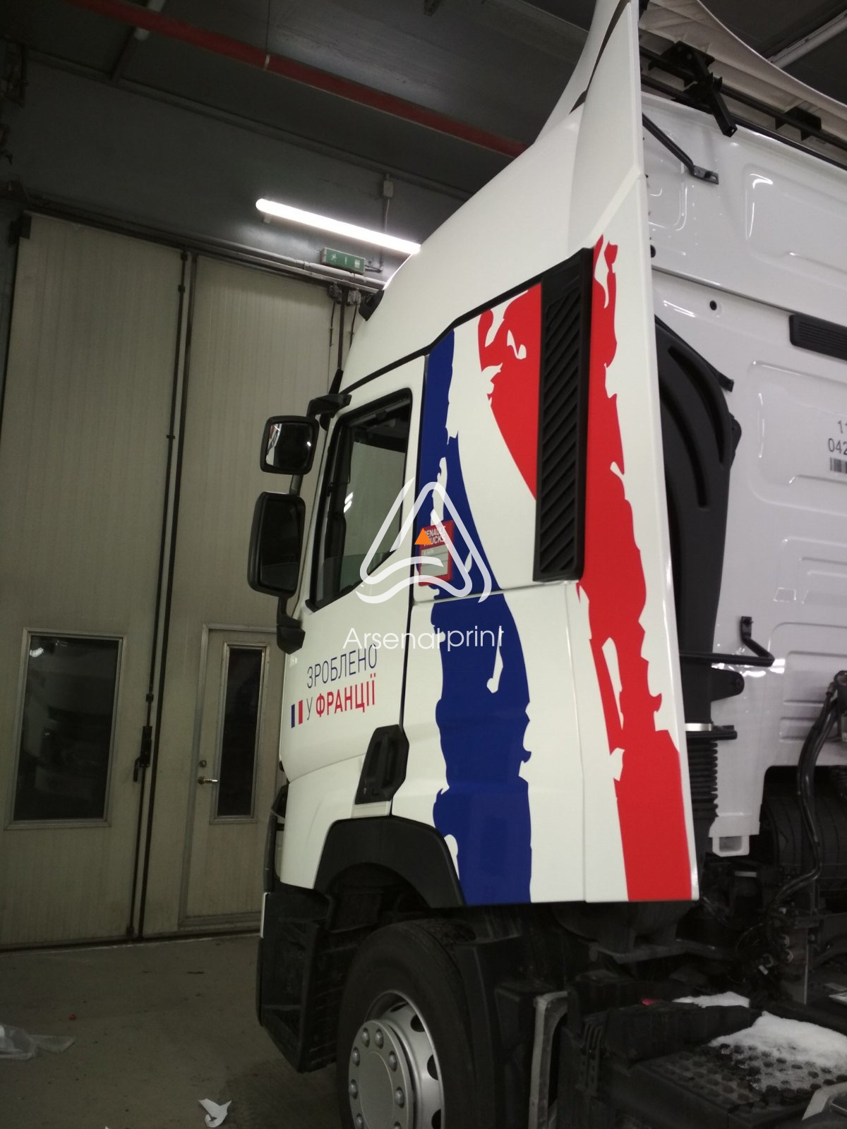 obkleyka-plenkoy-fura