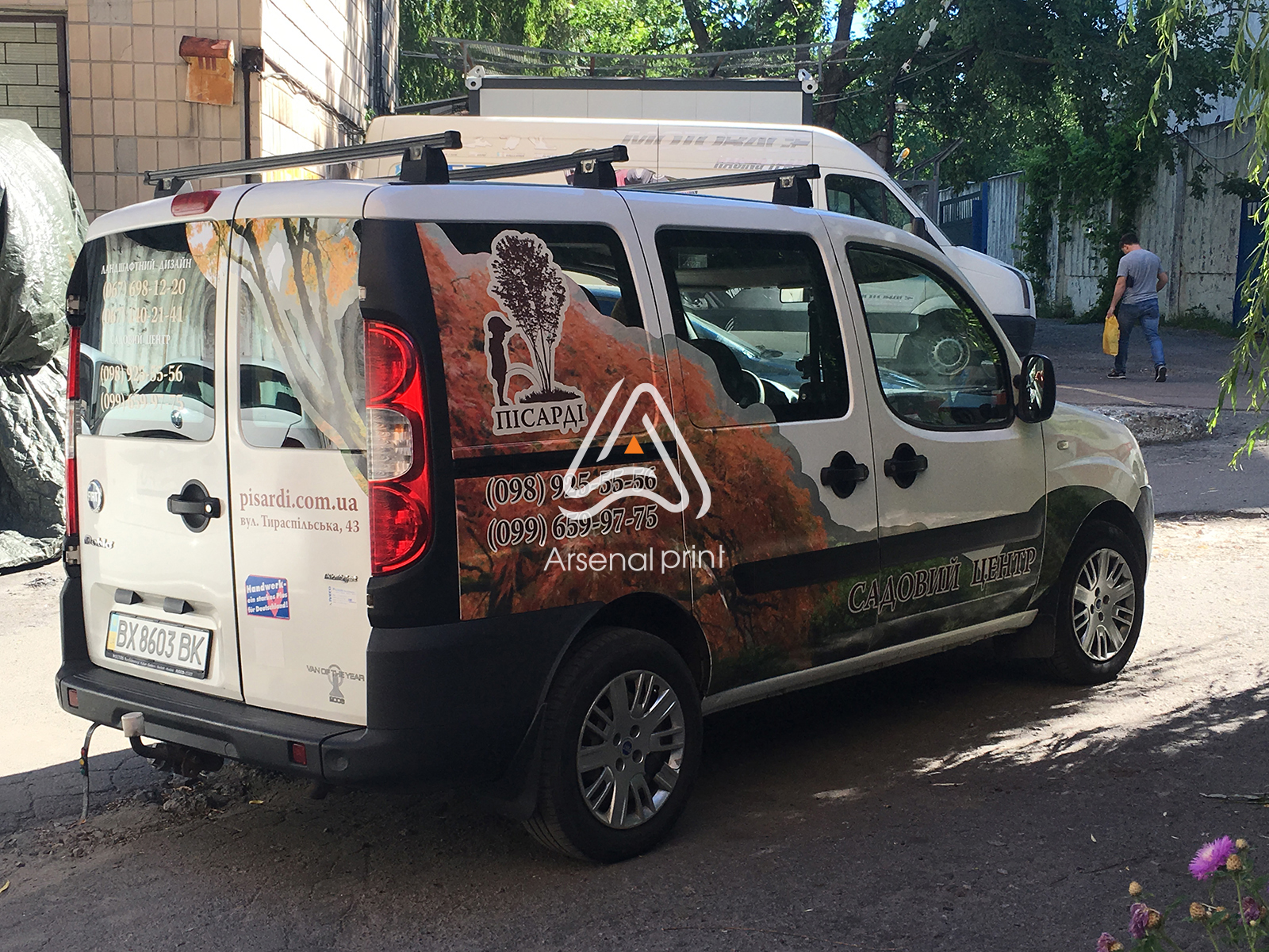 pokleyka-plenka-mikroavtobus