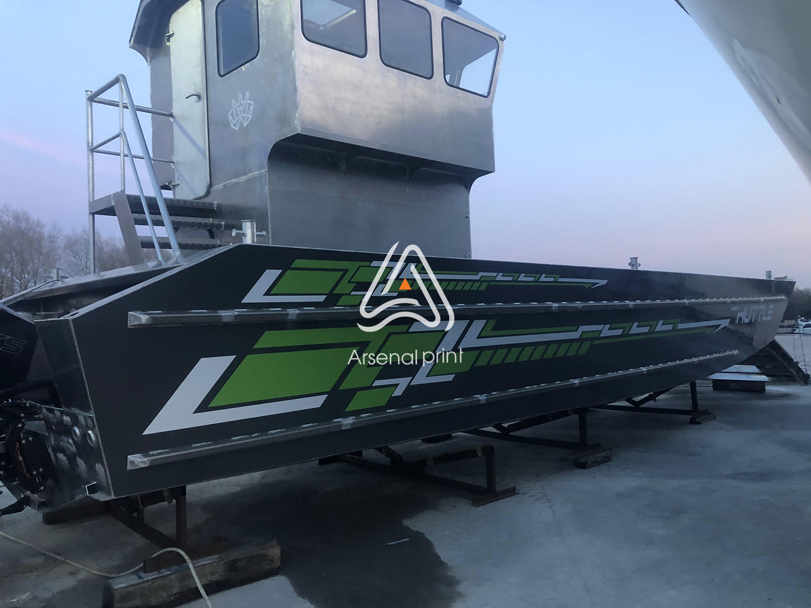 okleyka-plenkoy-lodki