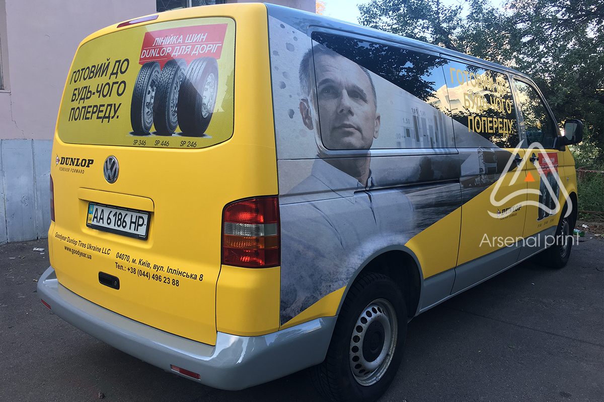 Печать и  поклейка наклеек на авто
