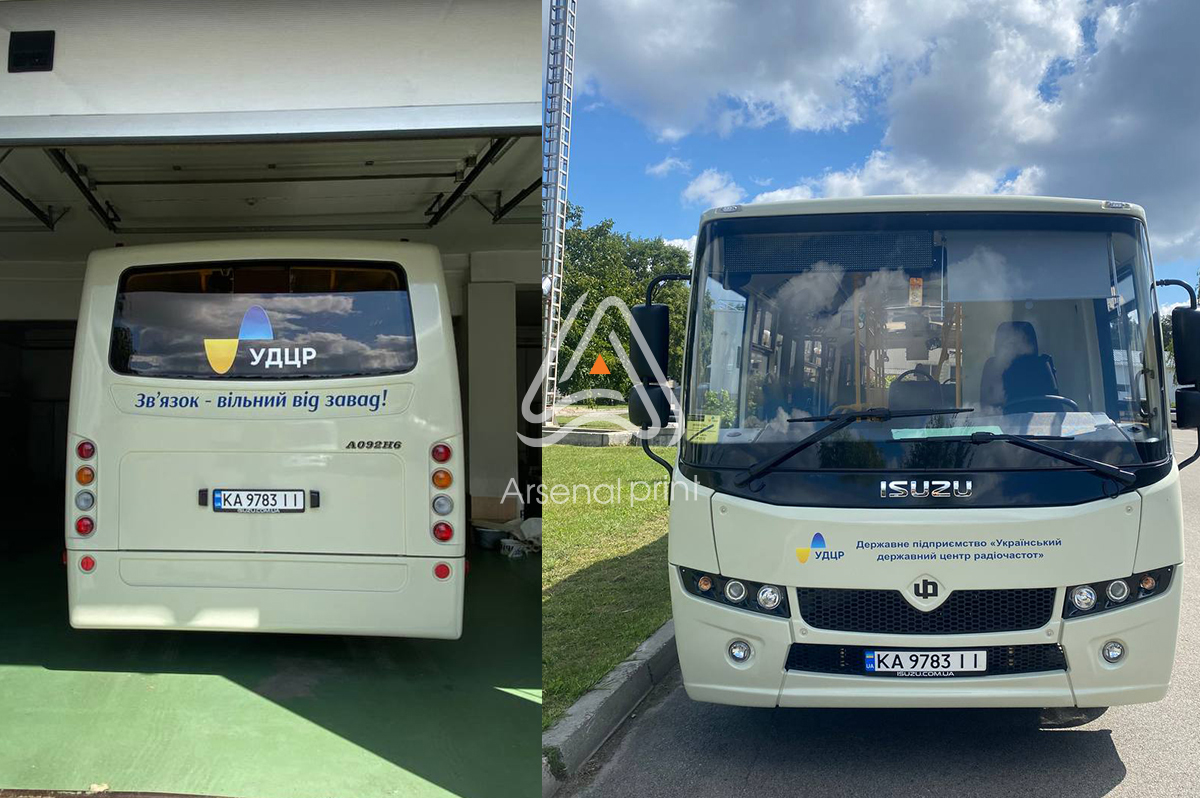 Замовити поклейку плівки і поклейку автобуса