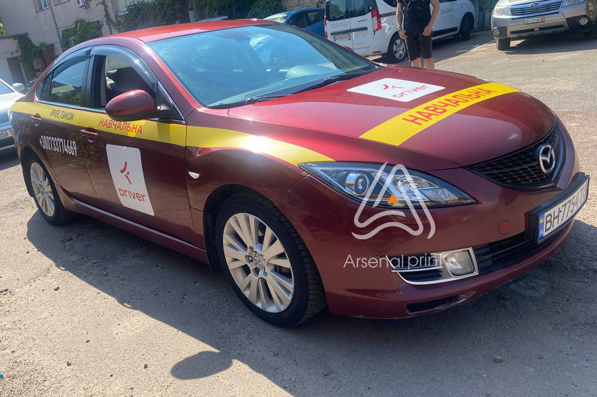 Поклейка Учбового автомобіля плівкою - з логотипами