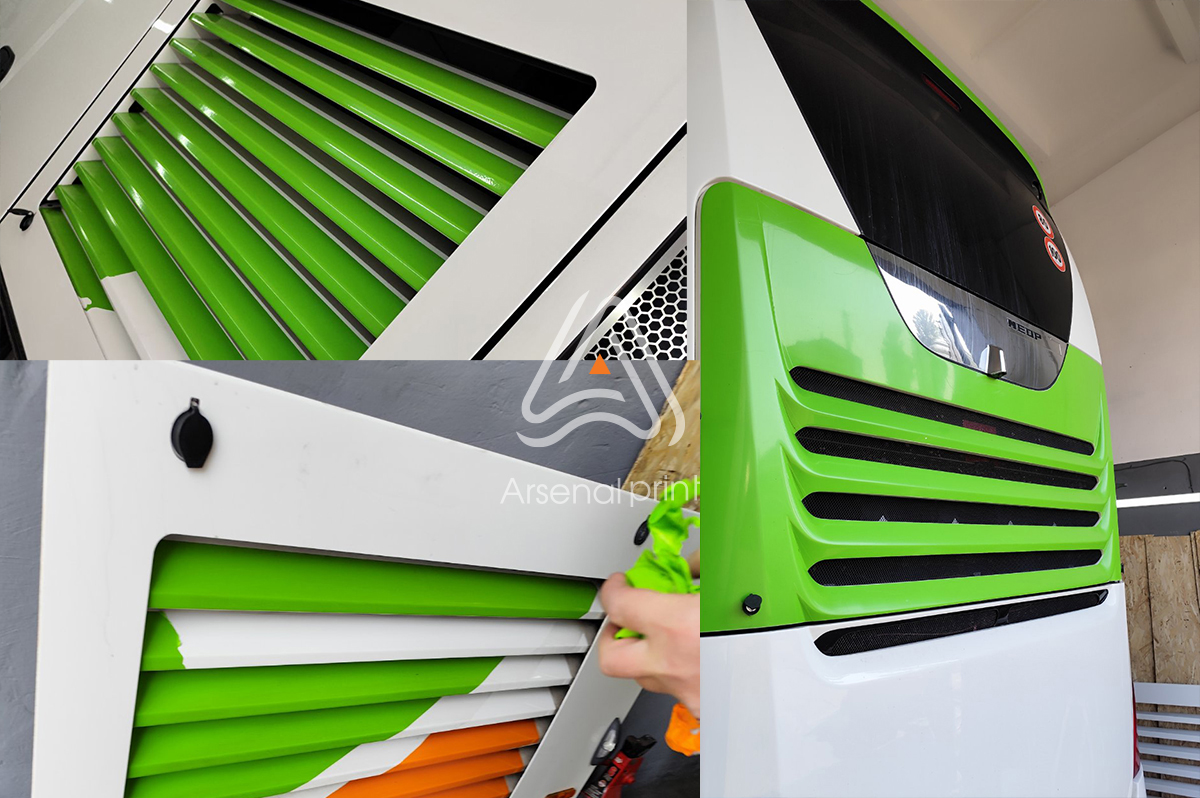 Обклеїти автобус плівкою