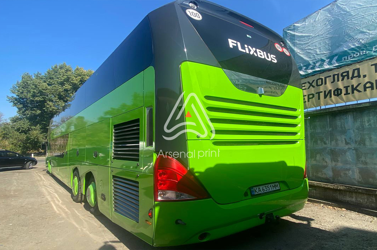 Брендування і рекламна поклейка плівки на автобус