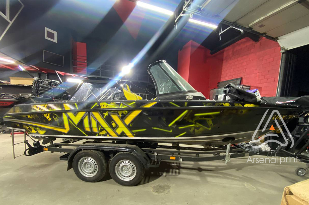 Обклейка  лодки плівками із кольоровим друком