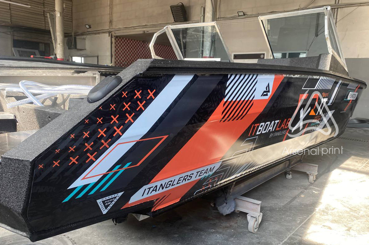 Обклейка  лодки кольорова плівка-замовити