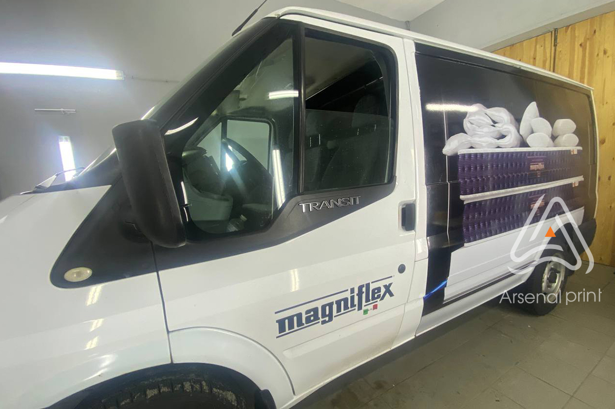 Рекламна поклейка мікроавтобуса -Замовити послуги оклейки
