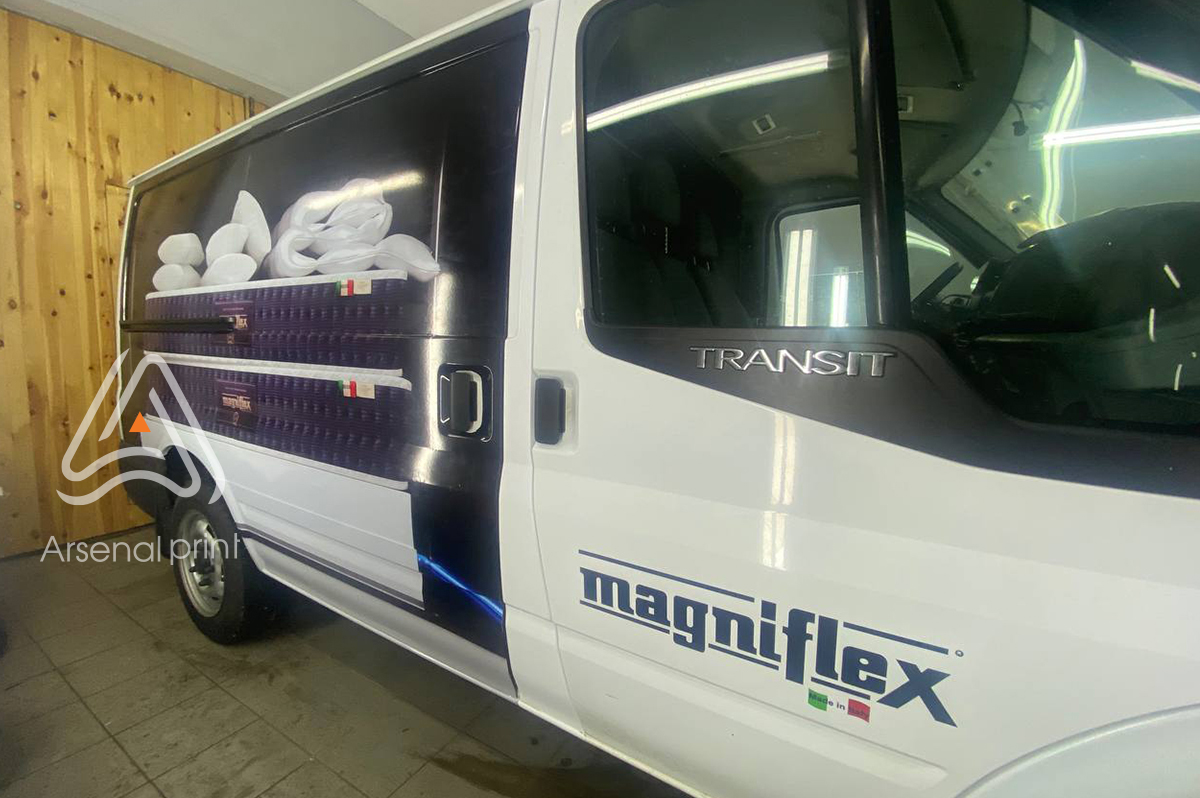 Поклейка реклами на мікроавтобус на замовлення