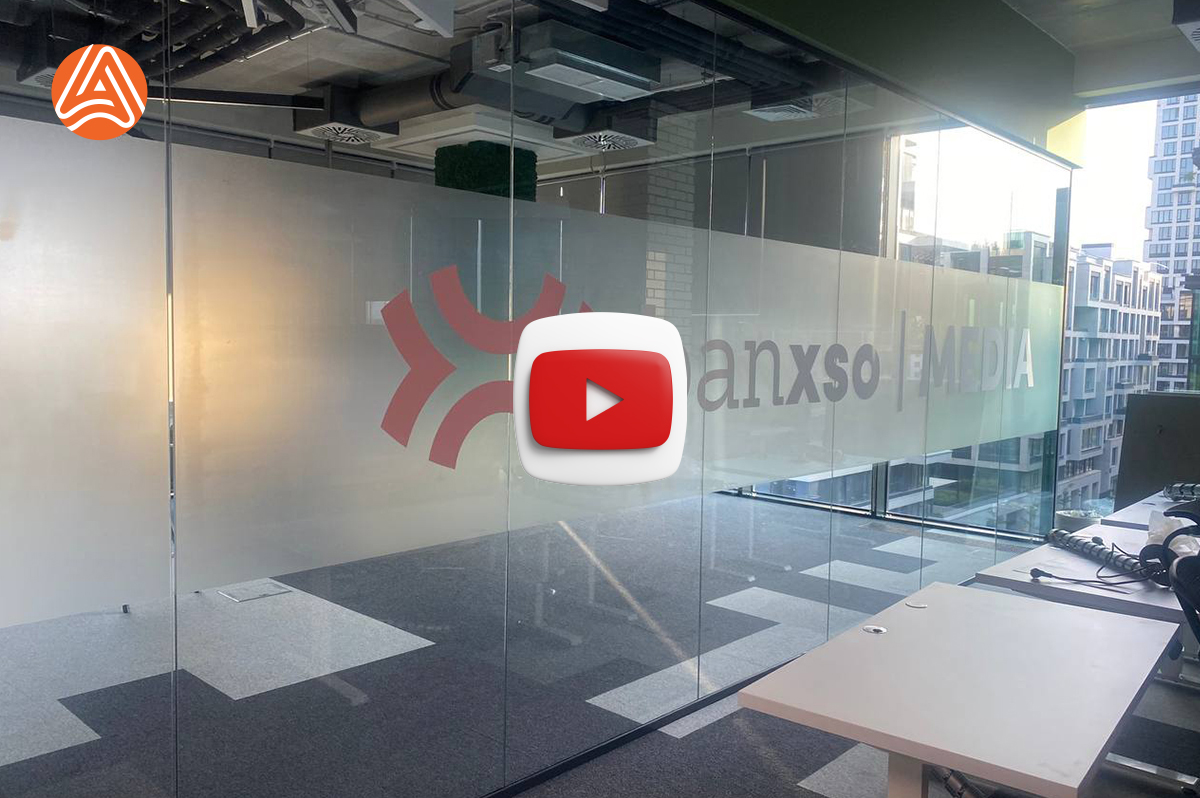 Замовити оклейку і тонування офісних перегородок