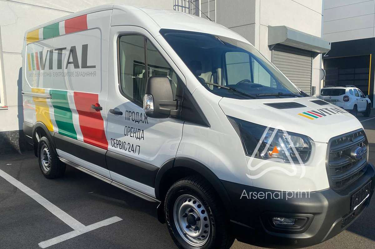 Поклейка реклами на фірмове авто