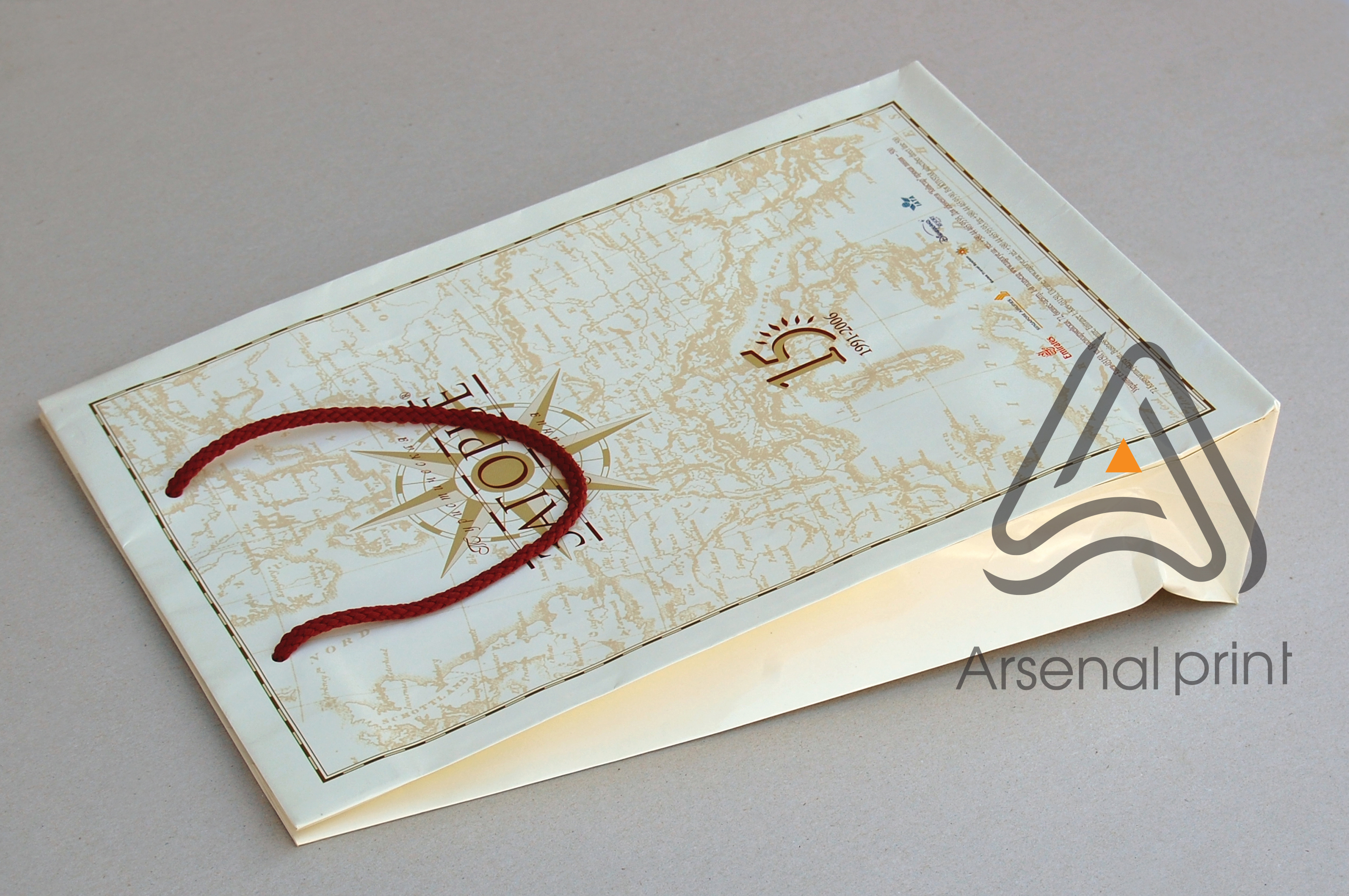 zakazat bumagniy paket pechat