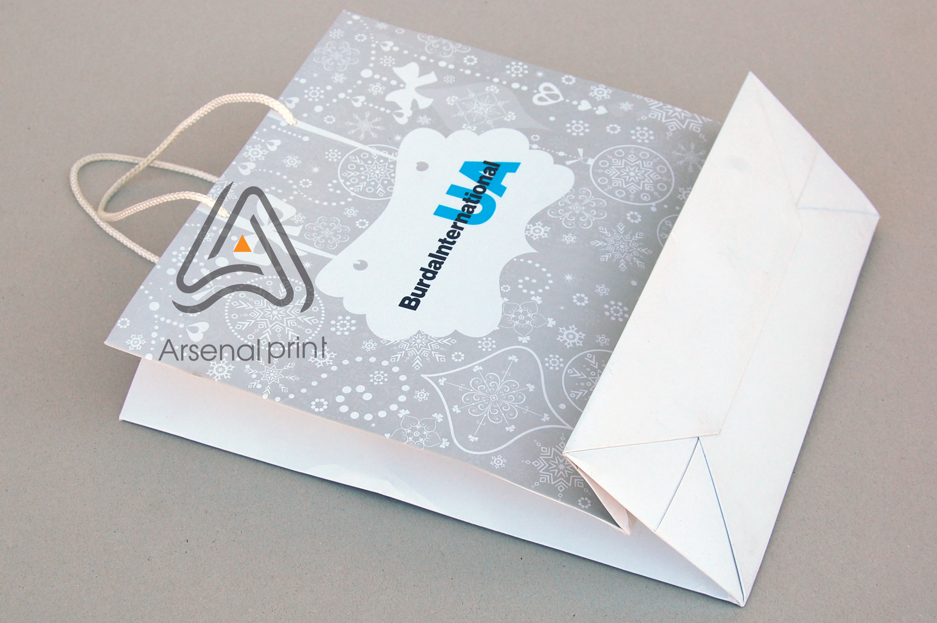 isgotovleniye paketov karton