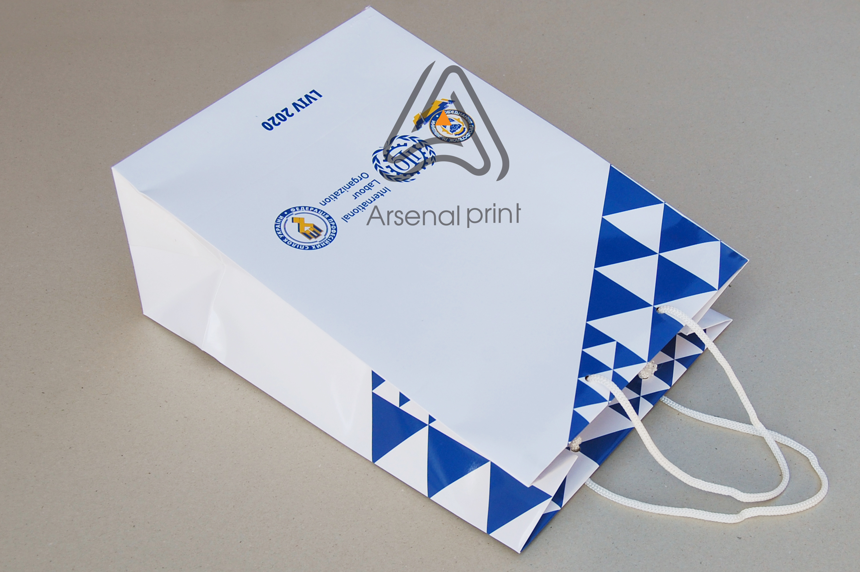 laminirovanniye bumagniye pakety