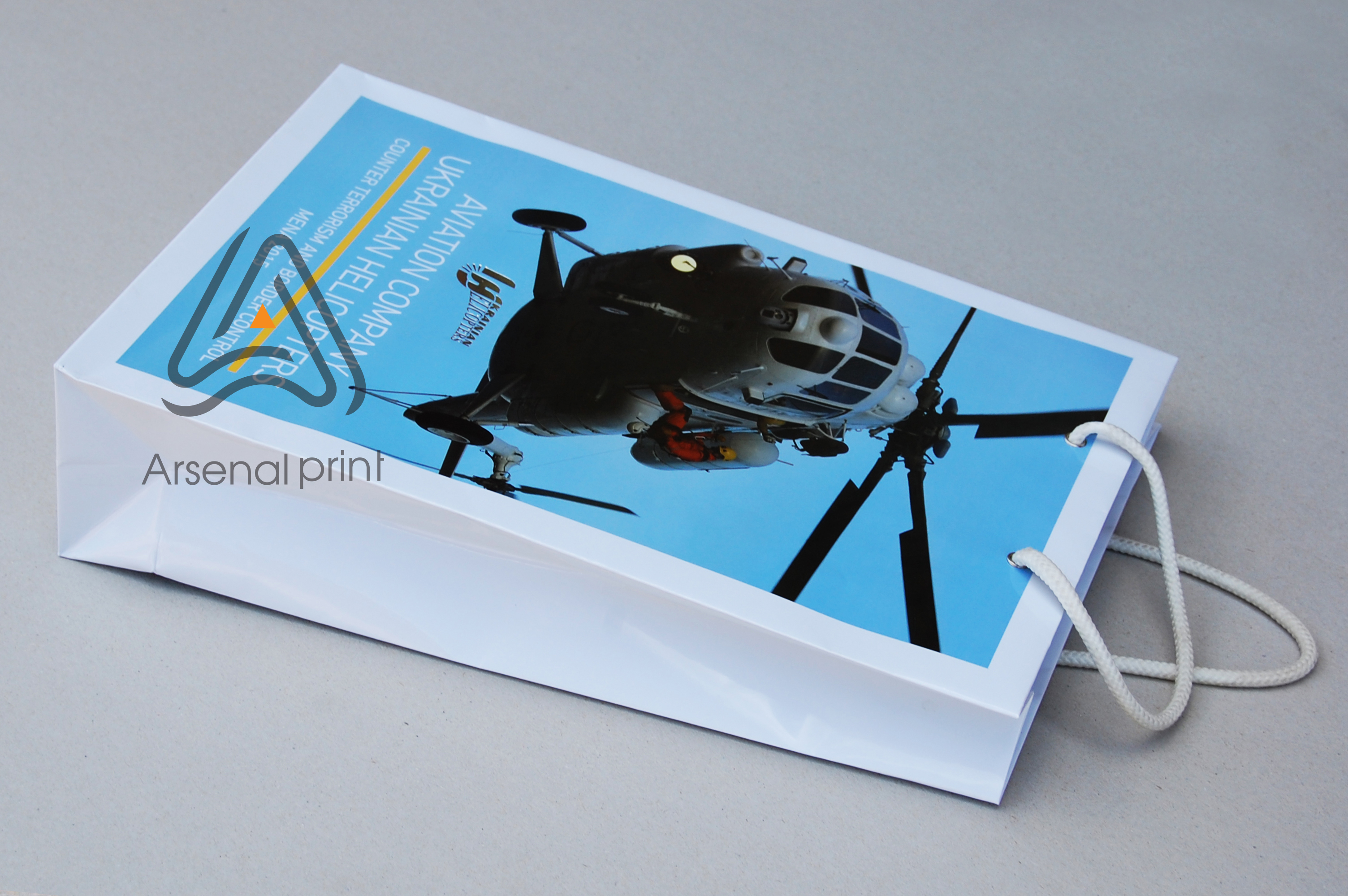 pakety isgotovleniye firmennih laminirovanih