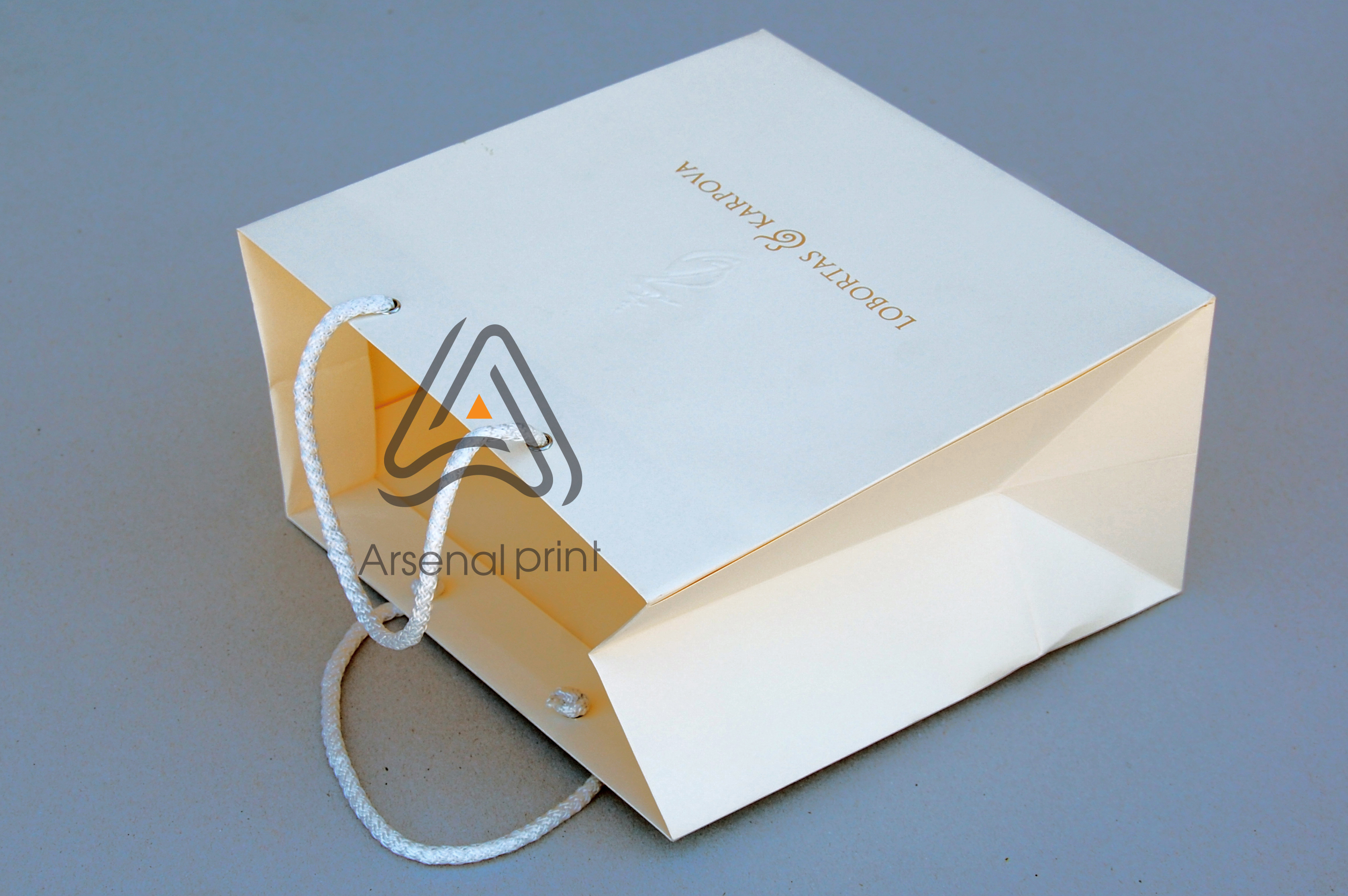 paket bumaga disaynerskaya