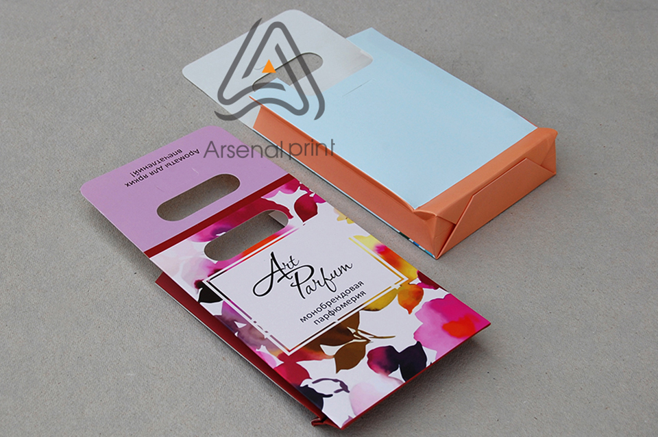 Пакети паперові з прорізними ручками