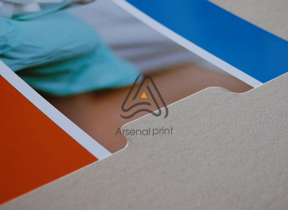 Папка з висічкою кармана, і боковушкою