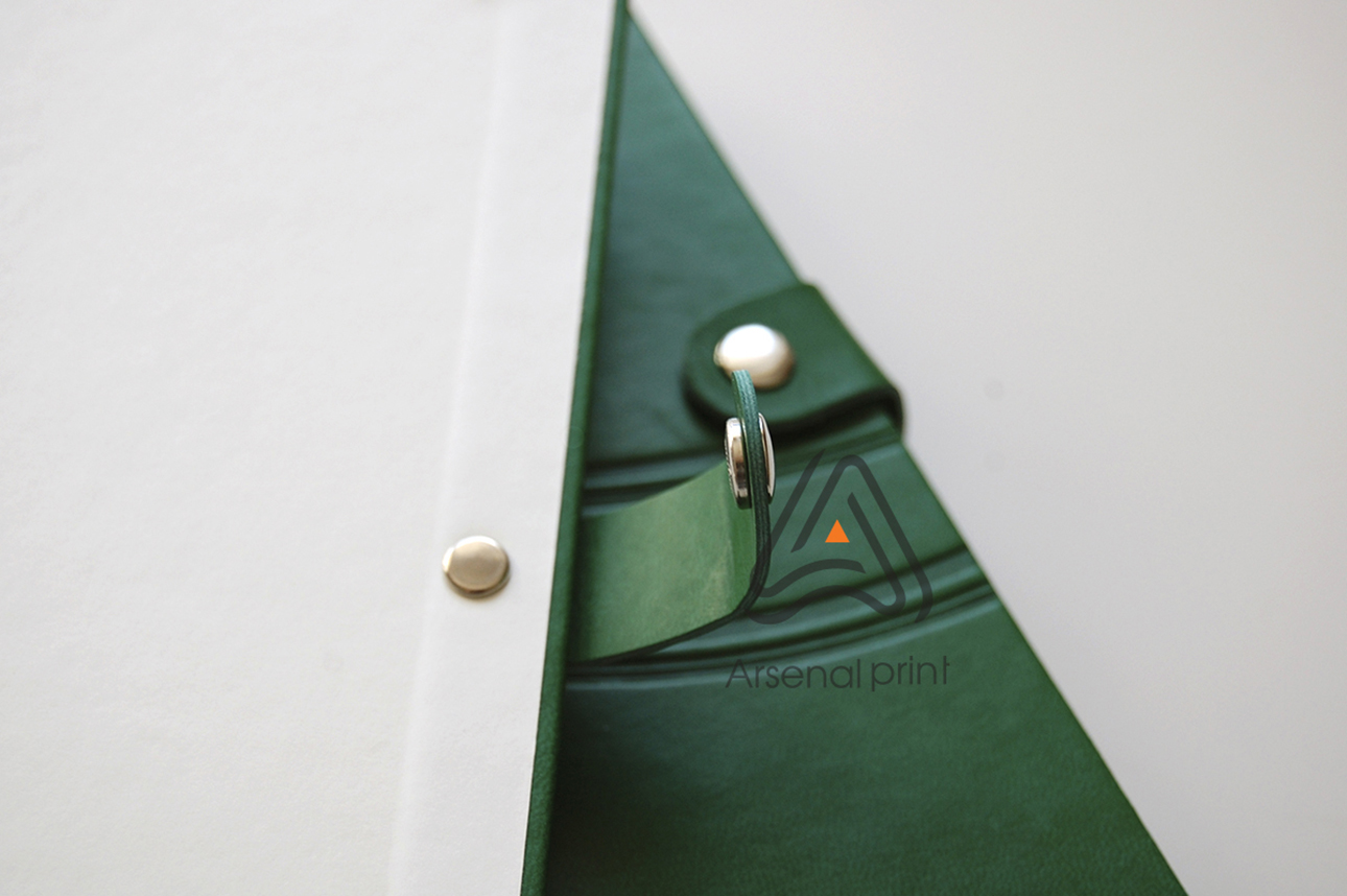 Щоденник із тисненням логотипу