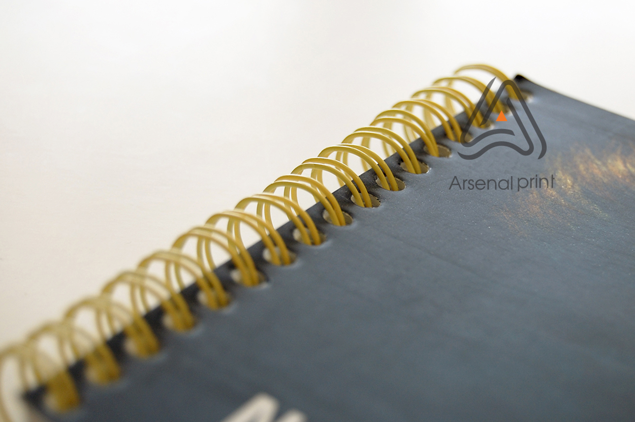 Кольорова пружина для блокнотів