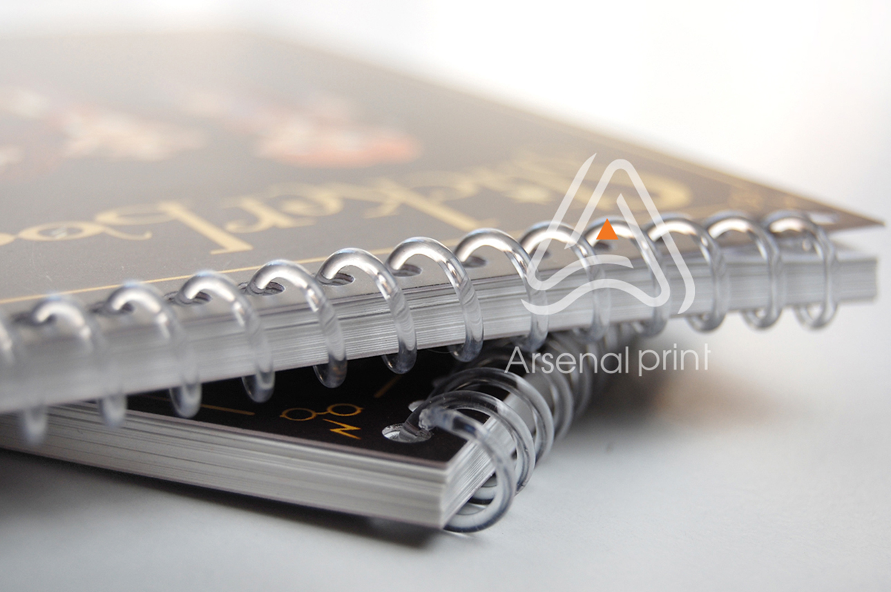 Блокнот на пружині з наліпками