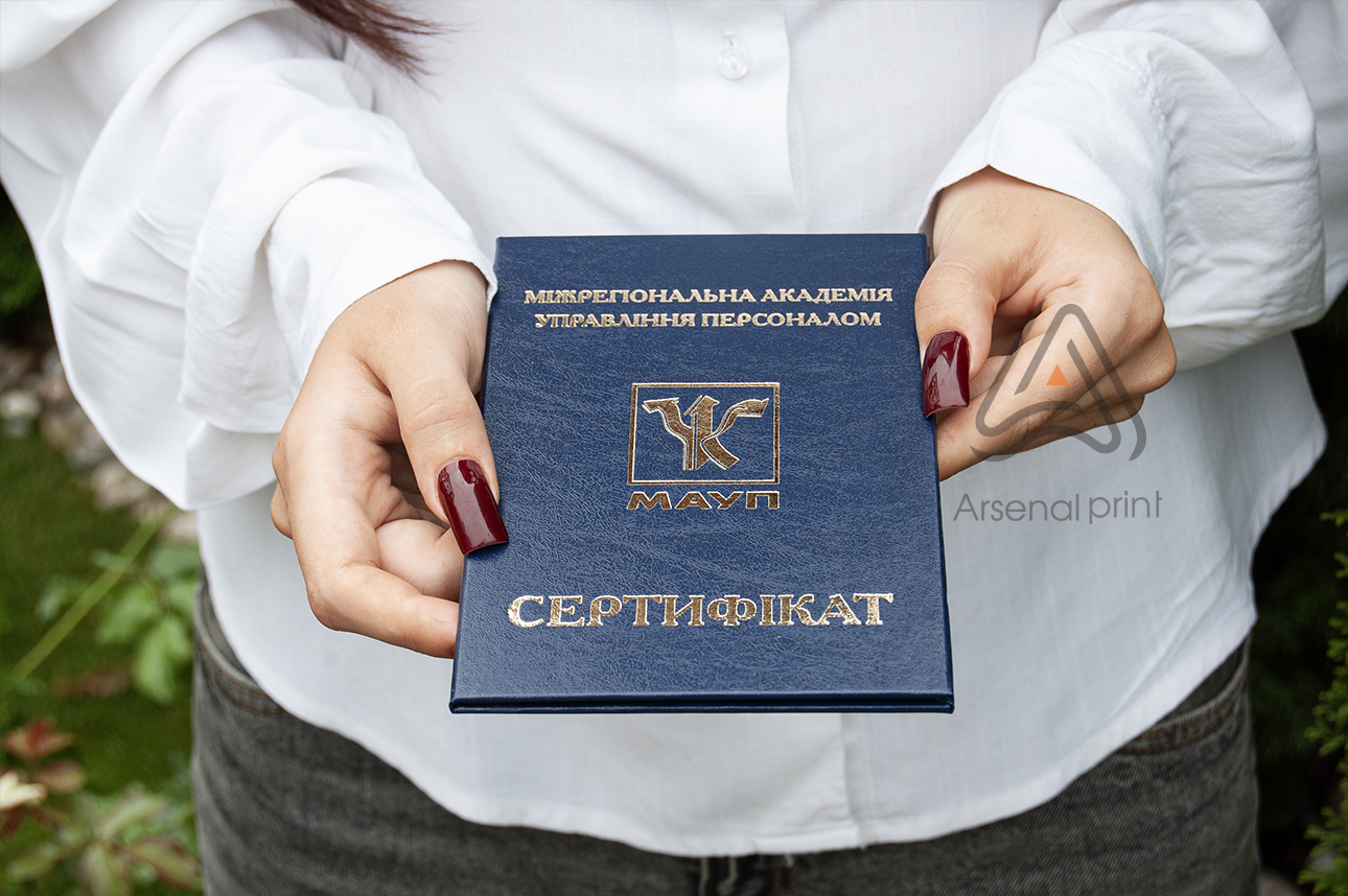 Замовити виготовлення брендованих обкладинок з тисненням логотипа