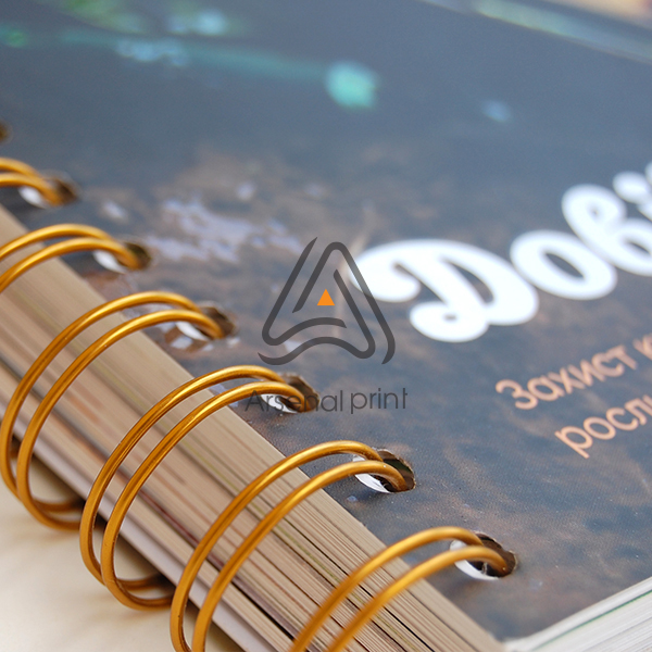 Друк каталогу із скріпленням на пружину золото