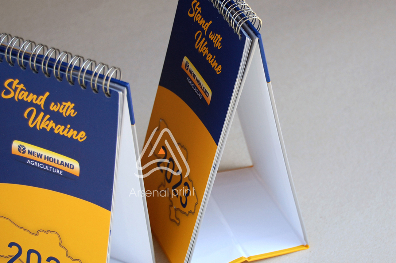 Друк вертикального настільного календаря