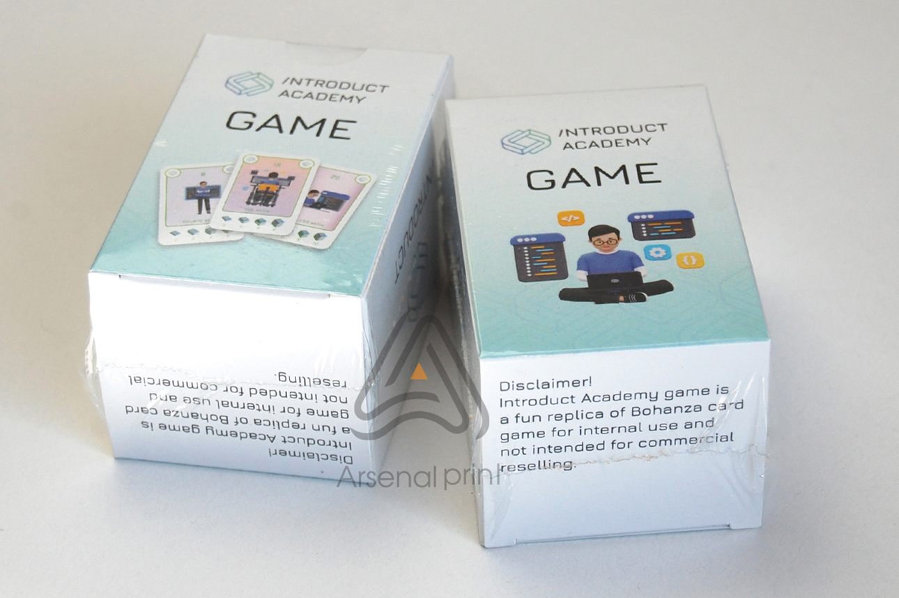 Гральні карти в коробці