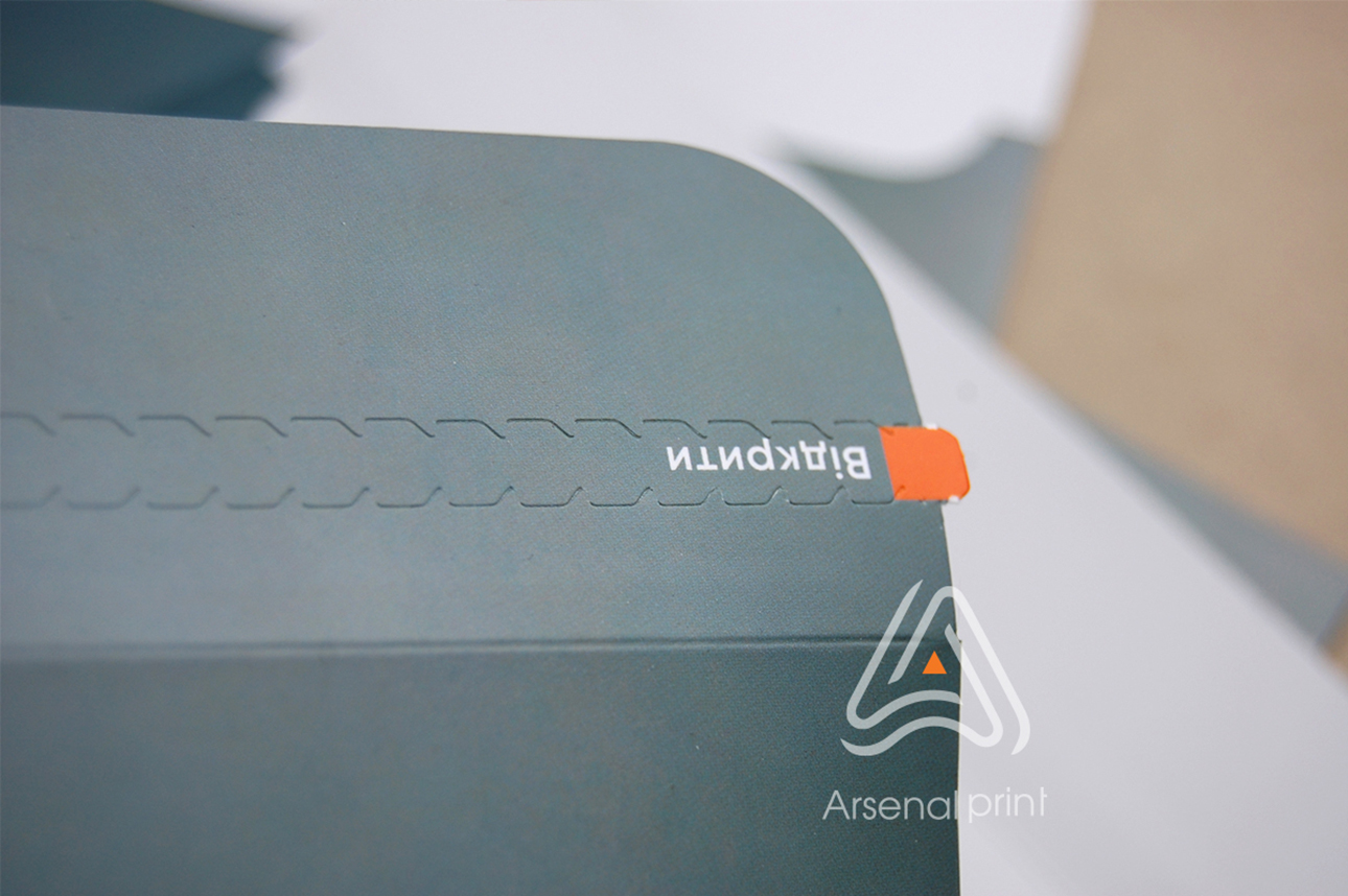 Конверт картонний з відривним клапаном