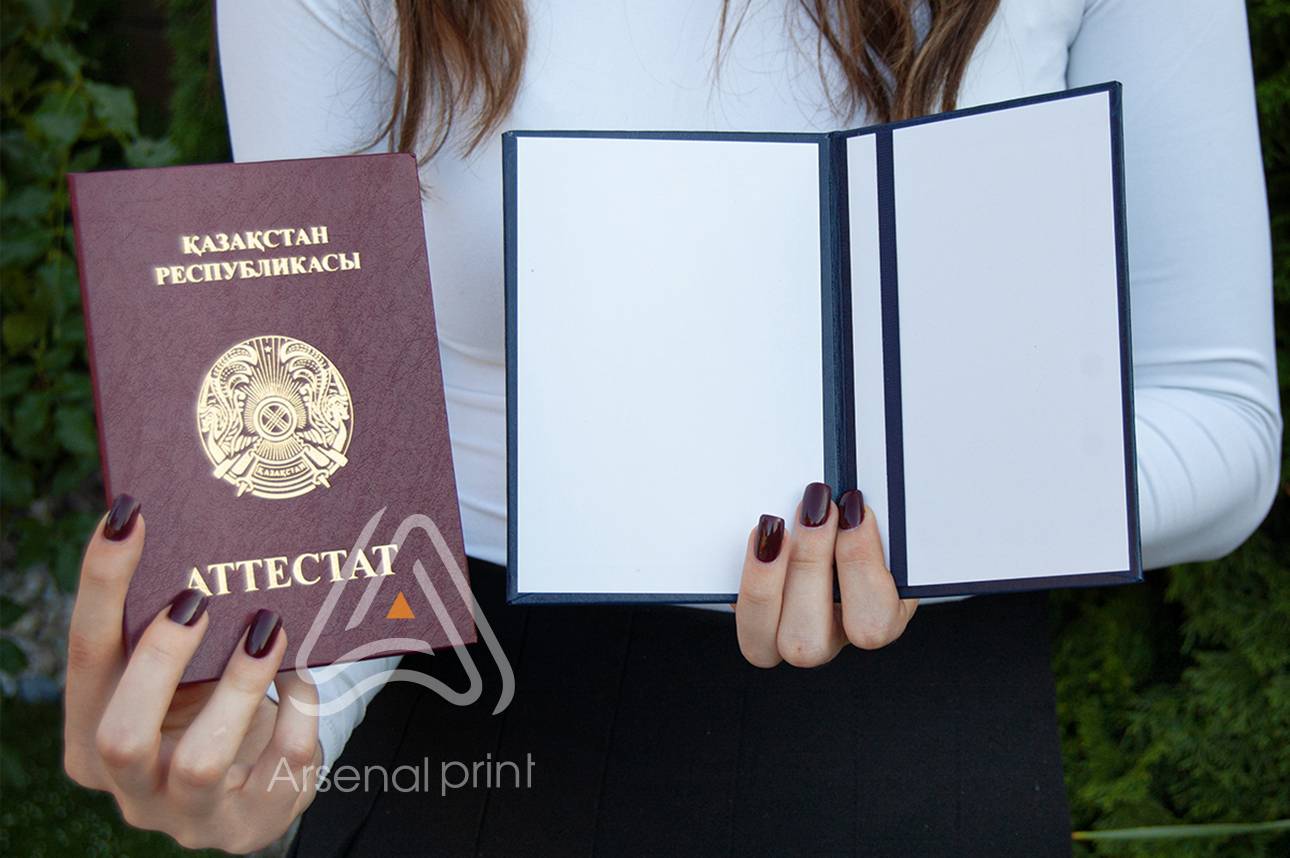 Обкладинка з тисненням на Атестат