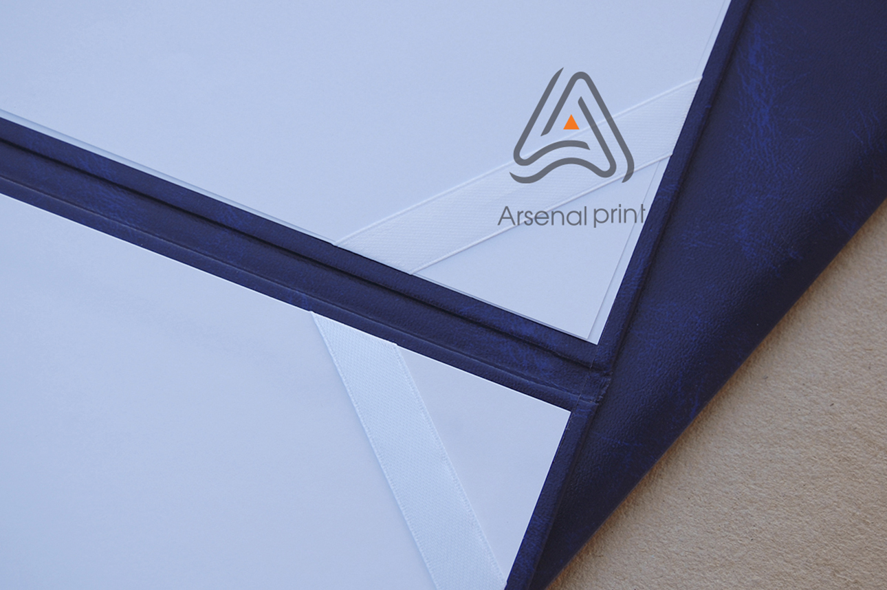 Папка для вручення дипломів з фіксаторами