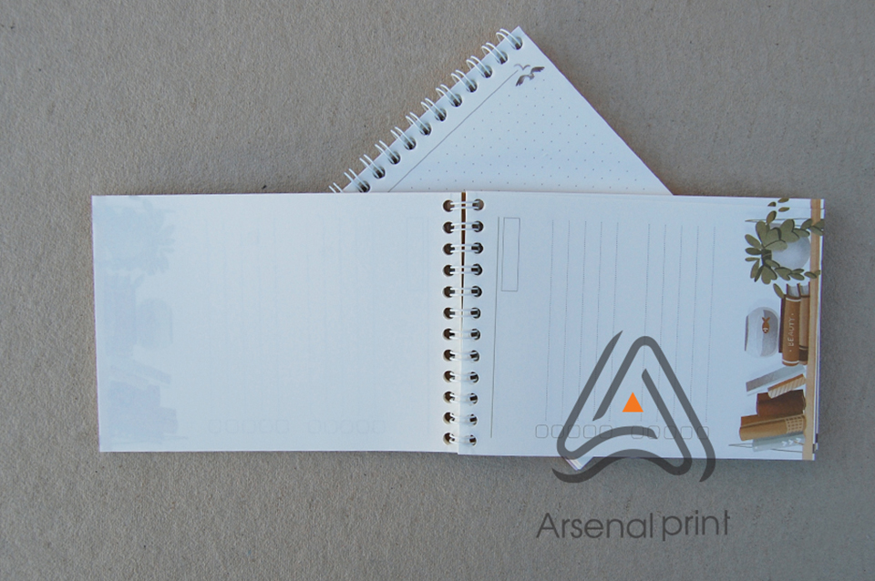 Блокнот А6 з скріпленням на пружину