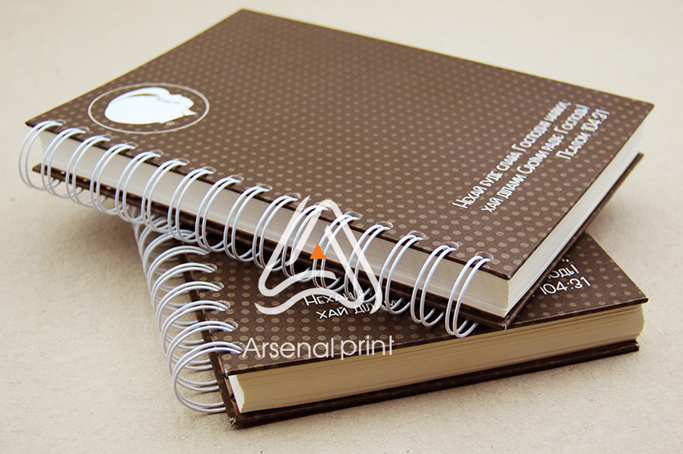 Блокнот з жорсткою обкладинкою