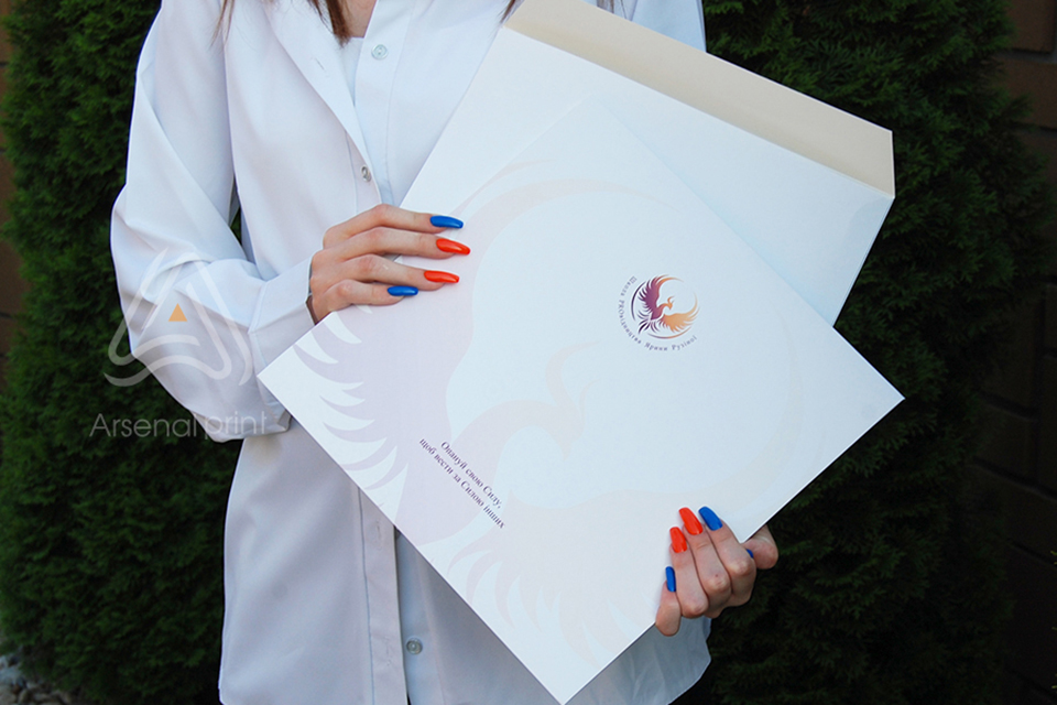 Картонний прямокутний конверт надрукувати